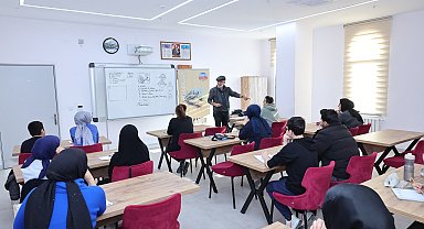 Sultangazi Sanat Akademileri, geleceğin karikatüristlerini yetiştiriyor