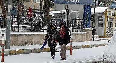 Tekirdağ Saray'da kar yağışı