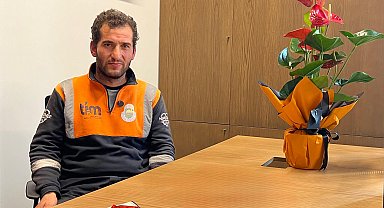 Temizlik görevlisi, yerde bulduğu 100 bin lira değerindeki altın kesesini Zabıta'ya teslim etti