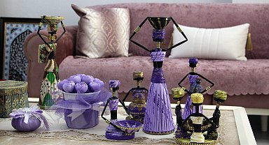 Topladığı atıkları dönüştürüp hem hediye ediyor hem de geri dönüşüme katkı sağlıyor