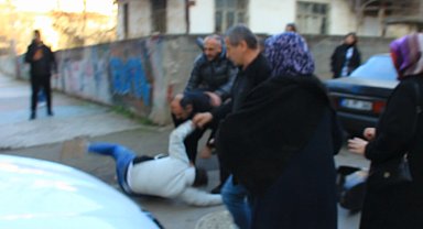 Trafikte başlayan tartışma kavgaya dönüştü, o anlar kamerada