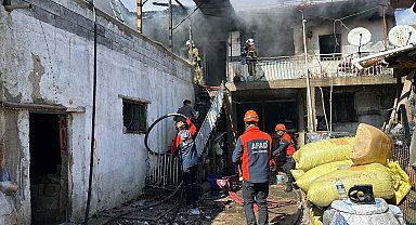 Uşak'ta, ev yangınında 1 kişi öldü, 1 kişi dumandan etkilendi