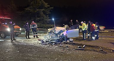 Uşak'ta, TIR'a arkadan çarpan otomobilin sürücüsü öldü