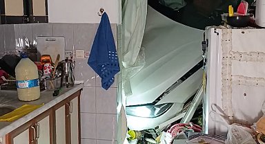 Uyuşturucu etkisinde gaza bastı, ortalık savaş alanına döndü