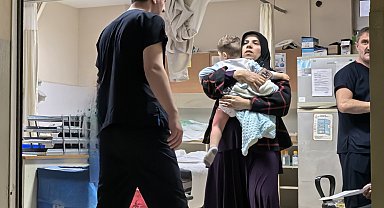 Üzerine çaydanlık devrilen Miraç bebek yaralandı