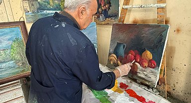 Uzman doktor, 52 yıldır yağlı boya resim yapıyor