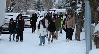 Van Bahçesaray'da okullara 'kar' tatili