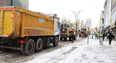 Van Bahçesaray'da okullara 'kar' tatili
