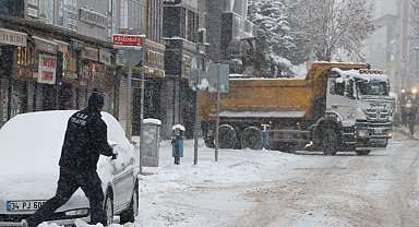 Van'da 560 yerleşim yeri ulaşıma kapandı