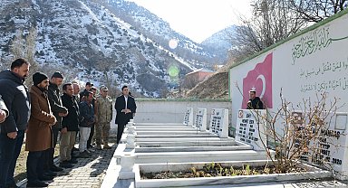 Van'da çığ faciasında şehit olan 8 güvenlik korucusu, mezarları başında anıldı