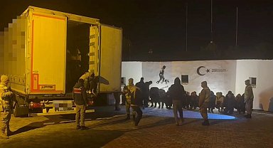 Van'da durdurulan TIR'dan 69 kaçak göçmen çıktı