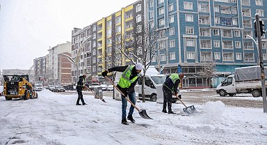Van'da kapalı 436 yerleşim yerinin yolu açıldı