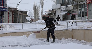 Van'da kar yağışı; 60 yerleşim yeri ulaşıma kapandı