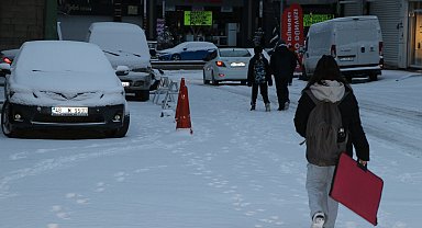 Van'ın 3 ilçesinde eğitime 'kar' engeli