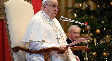 Vatikan, hastanede tedavi altındaki Papa Franciscus'ta zatürre geliştiğini açıkladı