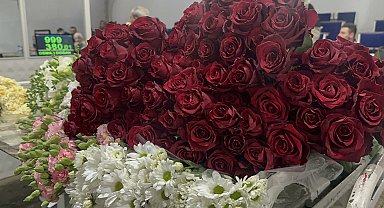 Yalova'da çiçek mezadında '14 Şubat' yoğunluğu; gül stoku biten çiçekçiler mezada koştu