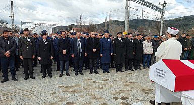 Yangında hayatını kaybeden Kıbrıs gazisi toprağa verildi