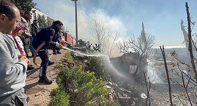 Yangından pencere camını kırarak kurtuldu; ev küle döndü