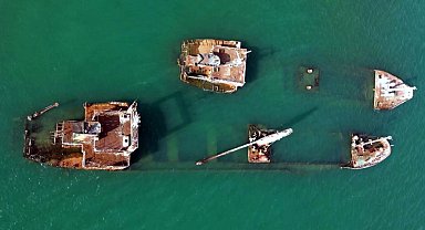 Yapay resife dönüşen gemi batıkları, balıklara ve deniz kuşlarına yuva oluyor