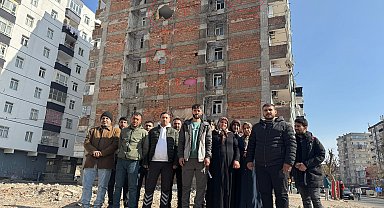 Yıkım sırasında zarar gören binaya tahliye kararı verildi; taşınamıyor