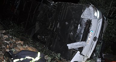 Yolcu otobüsü uçurumdan yuvarlandı: 10'u ağır, 28 yaralı