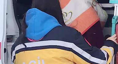 Yolu kardan kapanan köydeki hasta, ekiplerin çalışmasıyla hastaneye ulaştırıldı