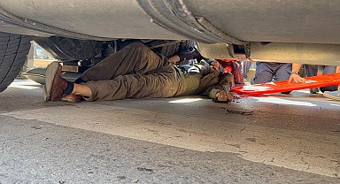 Yolun karşısına geçerken TIR'ın altında kaldı