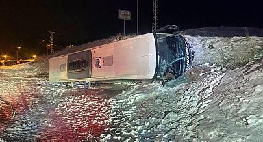 Yozgat'ta yolcu otobüsü şarampole devrildi: 6 yaralı