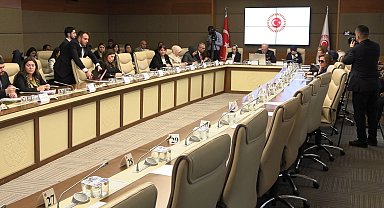 Zahide Yetiş'in katıldığı komisyona CHP'liler katılmadı, DEM Partililer salonu terk etti