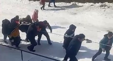 Zonguldak'ta 111 köy yolu kardan kapandı, okullar tatil edildi, çanak anteni temizlemek isteyen öğretmen düşüp öldü