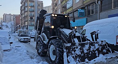Zonguldak'ta binalarda uzun buz sarkıtları oluştu, köy yolları ulaşıma kapandı