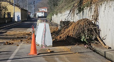 Zonguldak'ta heyelan; 1 ev tahliye edildi, yol trafiğe kapatıldı
