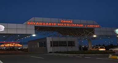 2 aylık bebek fenalaştı, uçak acil iniş yaptı