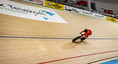 2025 Pist Bisikleti Uluslar Kupası 2'nci gün yarışlarıyla devam ediyor