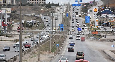 'Kilit kavşak' Kırıkkale'de, bayram yoğunluğu başladı