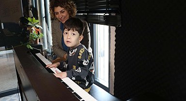 4,5 yaşındaki otizmli Lider'in piyano yeteneği
