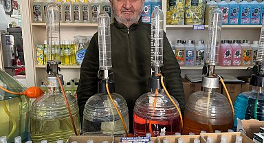 55 yıl önce babasının açtığı dükkanda kolonya üretimine devam ediyor