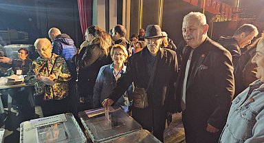 99 yaşında CHP'nin ön seçiminde oy kullanmaya geldi