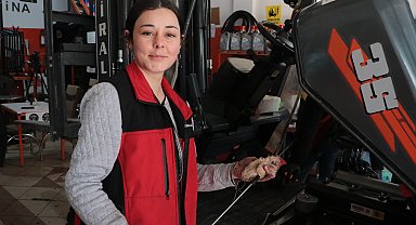 Ağabeyine özenen Melike, forklift servisinde çıraklık yapıyor