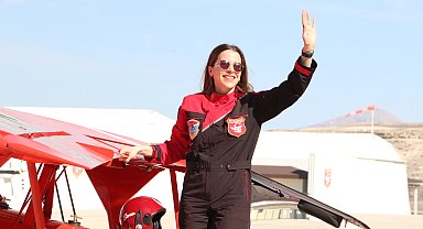 Akrobasi pilotu Semin Öztürk Şener'den 'Kadınlar Günü'ne özel gösteri