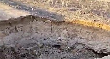 Aksaray'da 10 metre derinliğinde obruk oluştu