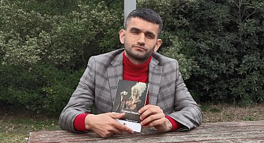 Aldatılınca yazar olan Koçak'ın ilk kitabı çıktı: 'Empoze Hayatlar'