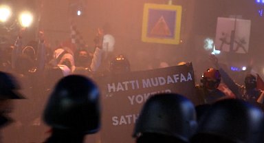 Ankara'da 'İmamoğlu' protestosu; polisten göstericilere TOMA ve biber gazlı müdahale