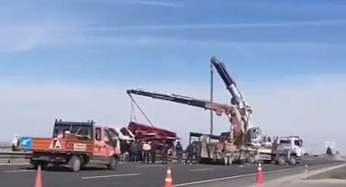 Ankara'da devrilen TIR'ın şoförü öldü