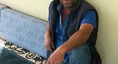 Ankara'da, yol kenarındaki TIR'a çarpan kamyonun şoförü öldü