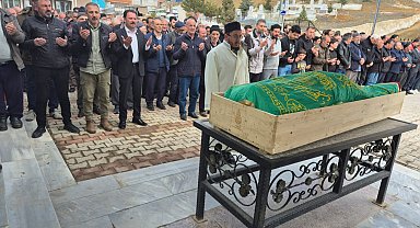 Annesinin tabutunun başında kalp krizi geçirdi