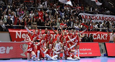 Aras Kargo Kadın Voleybol Takımı, Sultanlar Ligi'ne 'Devam' dedi
