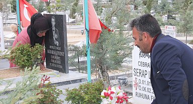 Arife gününde Deprem Şehitliği'nde ziyaretçi yoğunluğu