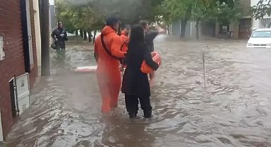 Arjantin'de sel: Hayatını kaybedenlerin sayısı 16'ya yükseldi