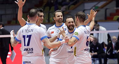 Arkas Spor ilk 4 için sahada